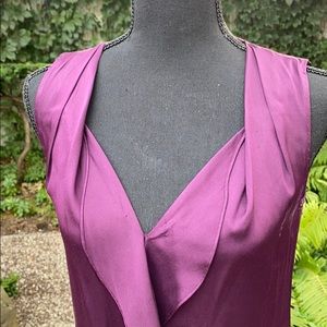 Versatile, sleeveless plum blouse❣️